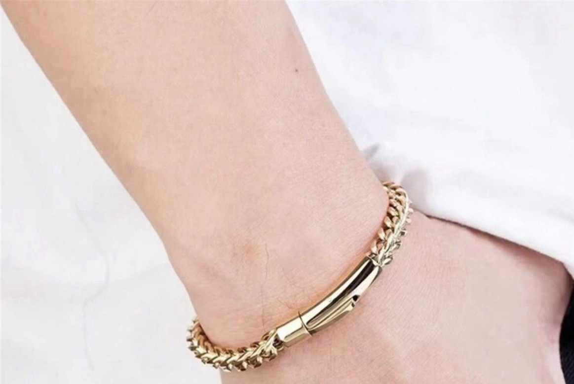 Gold Metal Cuban Link Chain Bracelet Barrel Clasp Round No Stone