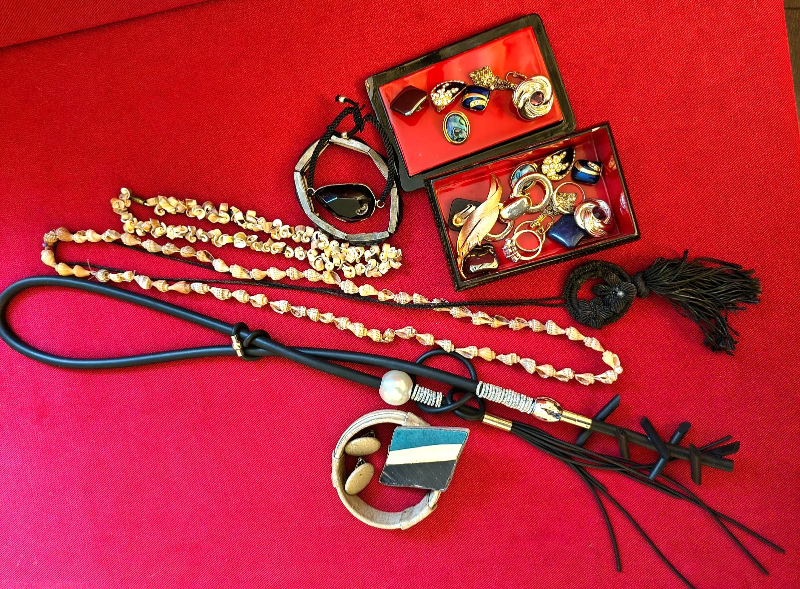 Lot of bulk jewelry. Vintage & contemporary. Branded, artisan, & more.