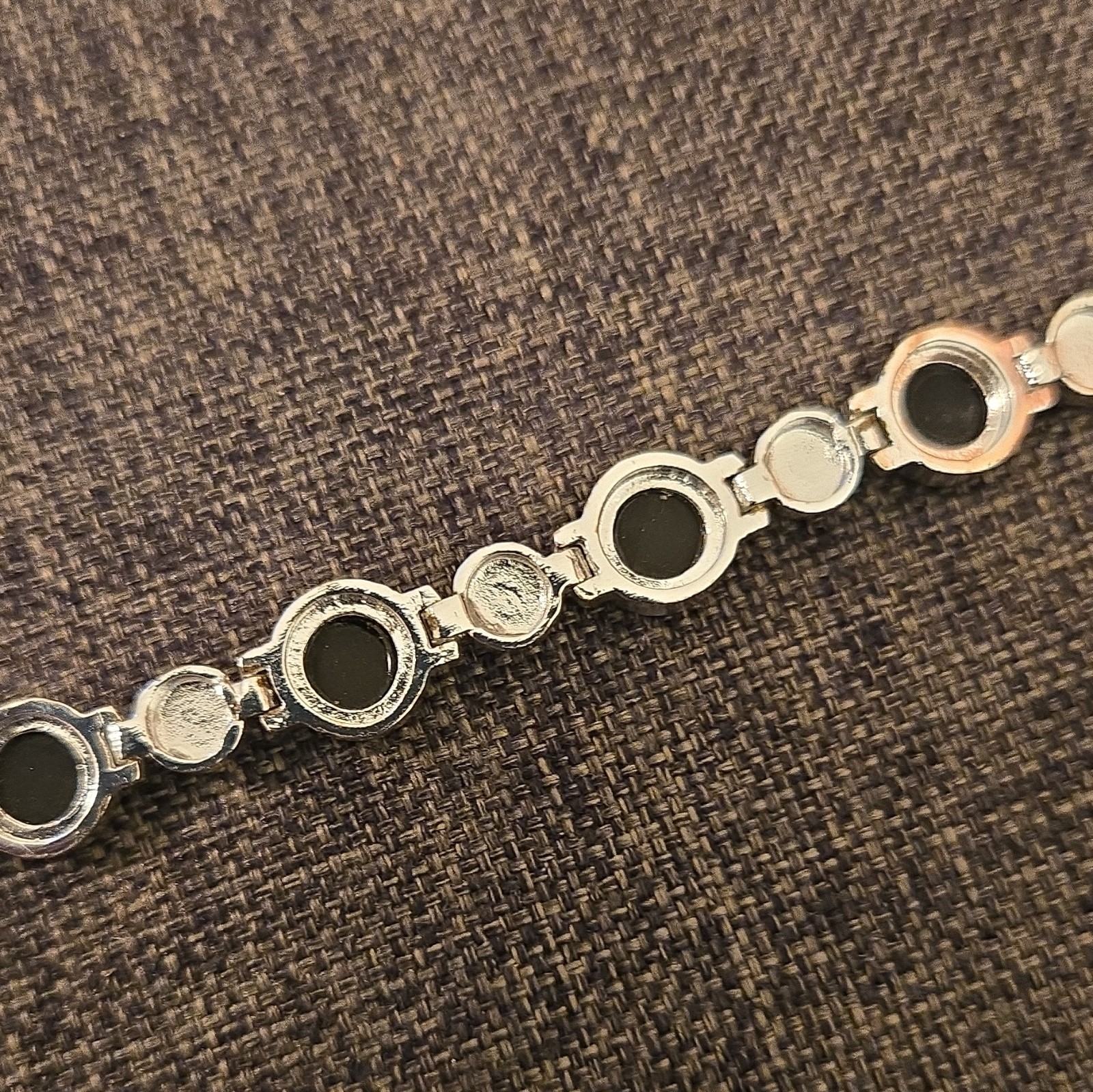 Silver Tone Black Round Bezel Station Link Tennis Bracelet 7″ Box Clasp