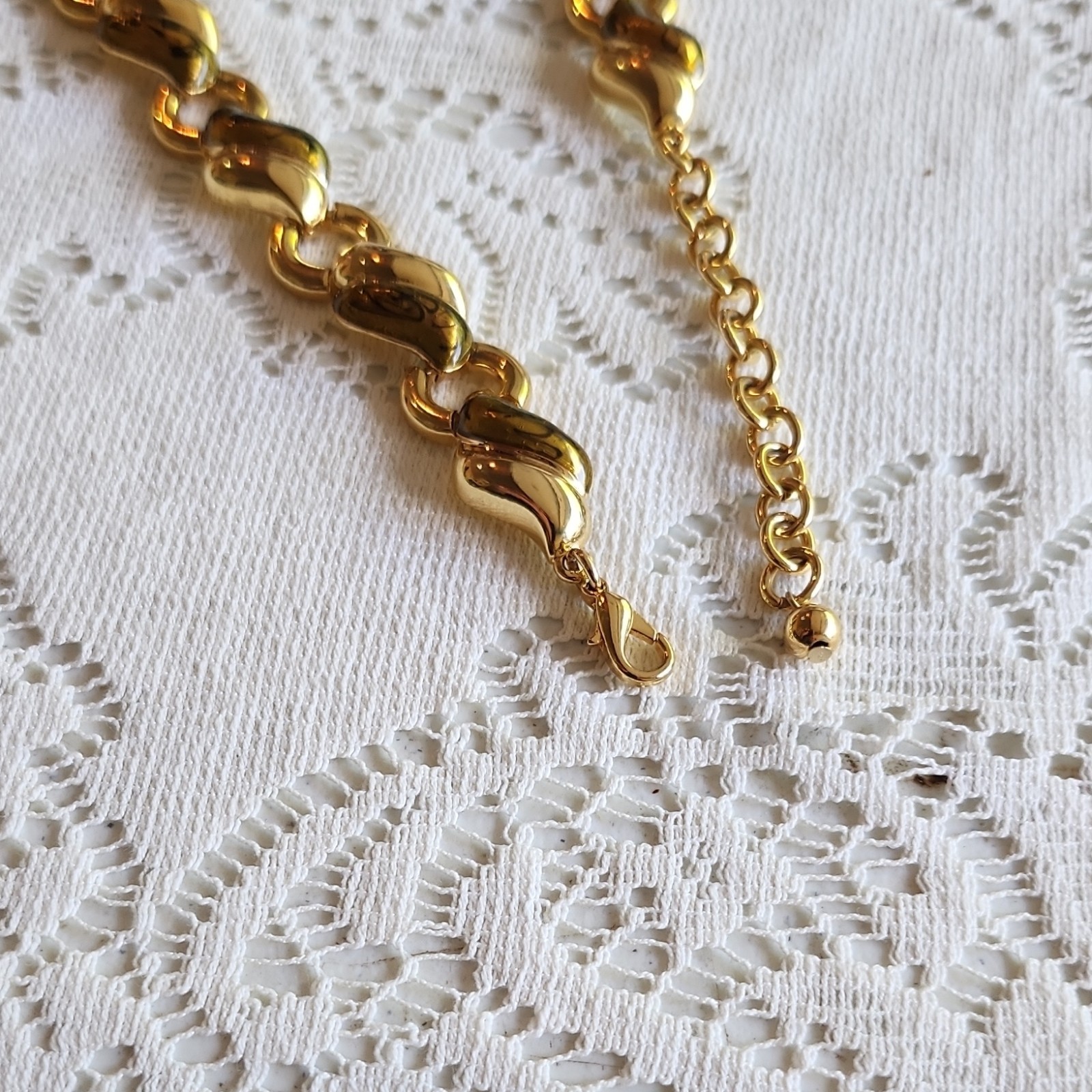 Gold Tone Metal Oval Link Chain Necklace with Lobster Clasp, Adjustable Extender