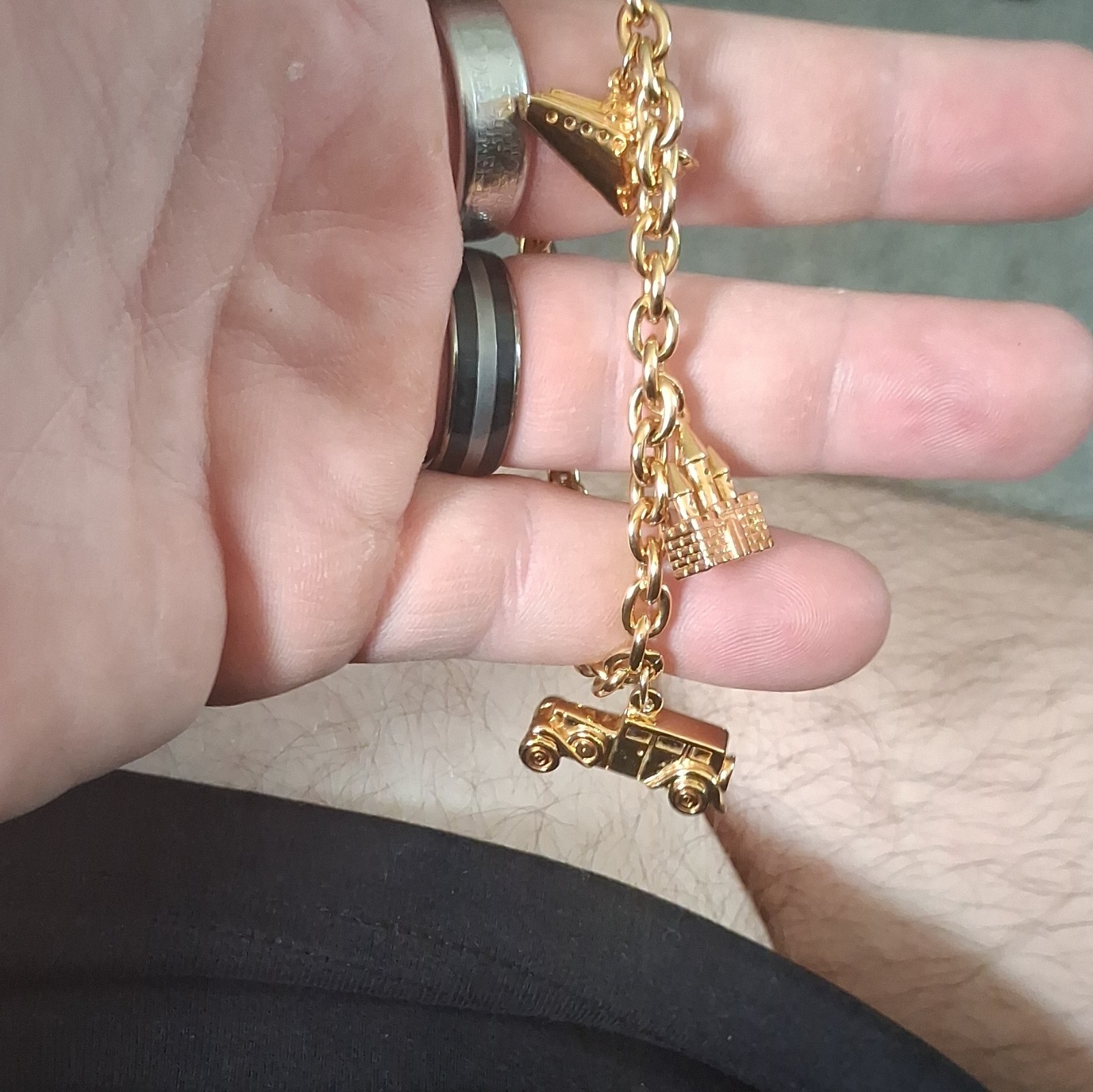 Gold Tone Oval Link Chain Charm Bracelet Dangle Charms Lobster Clasp