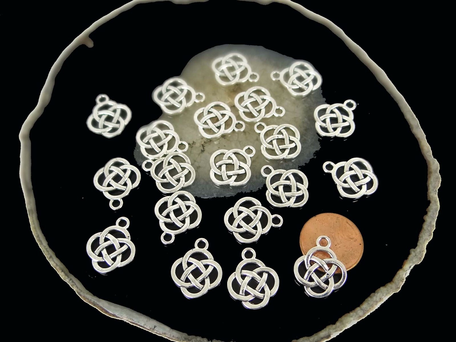 20 Celtic Knot Charms Antique Silver Pewter Pendants 18x15mm