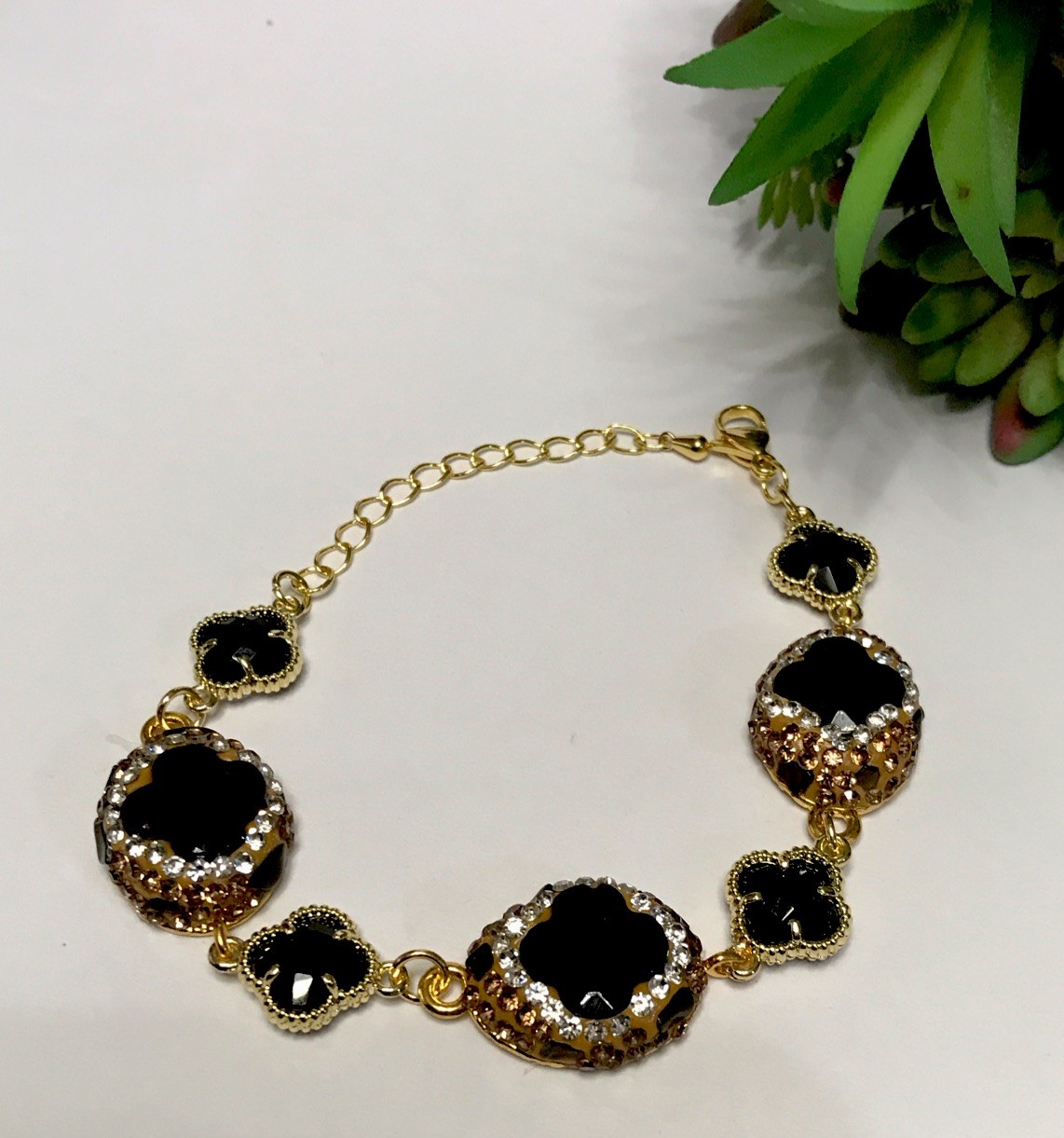 Natural Stone Black Ónix Clover Bracelet Gold Tone Turkish Style. New