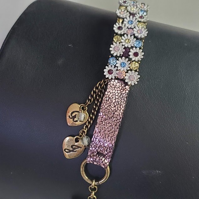 BETSEY JOHNSON Girlie Grunge Floral Crystal Charm Bracelet Pink Strap 6 Inch