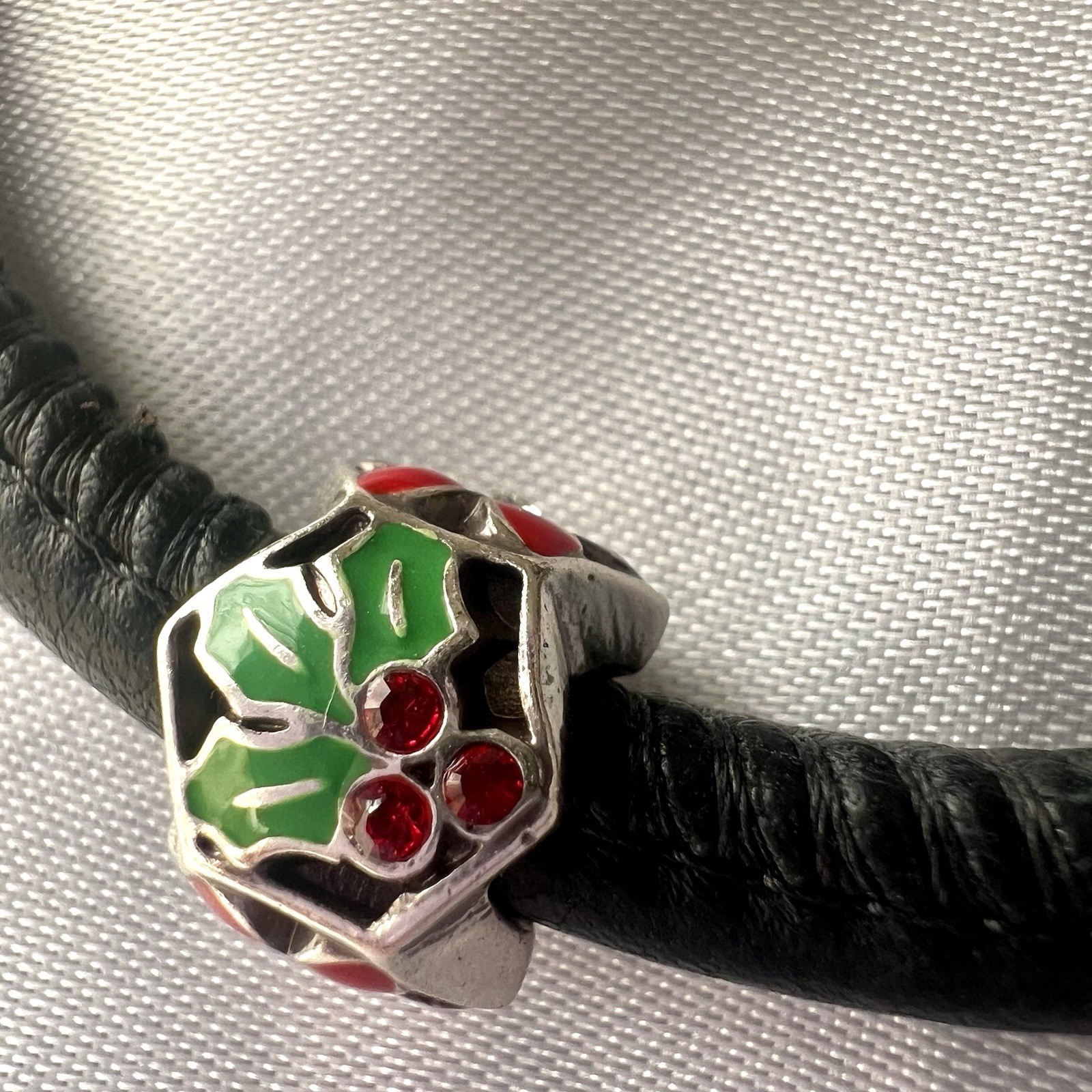 NWT Brighton Black Woodstock Leather Bracelet & Holly Flower Christmas Bead Set