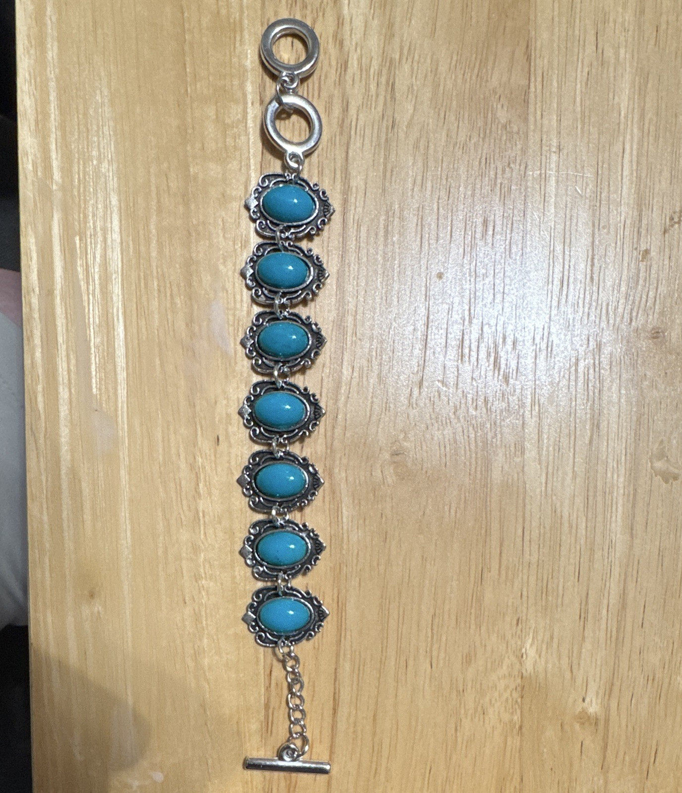 Silver Tone Oval Turquoise Link Bracelet, Bezel Set, Toggle Closure, 6 Stones