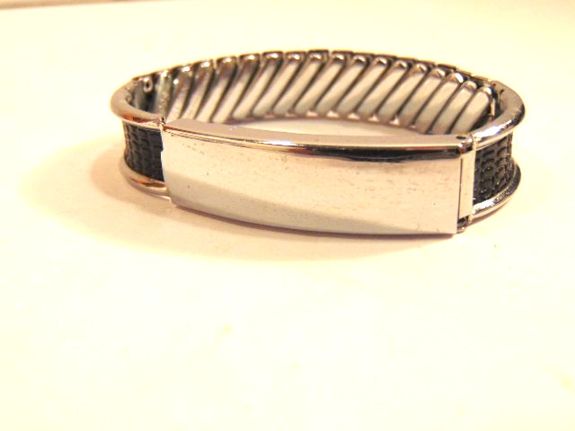older stainless steel Topp’s brand flexible ID bracelet (not inscribed); Japan