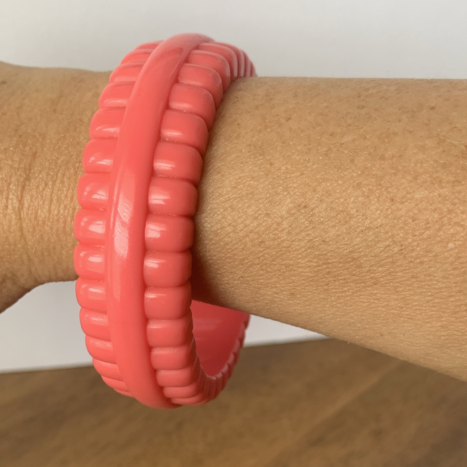 Lot of 3 Plastic Round Bangle Bracelets Multicolor Pink White Brown No Stone