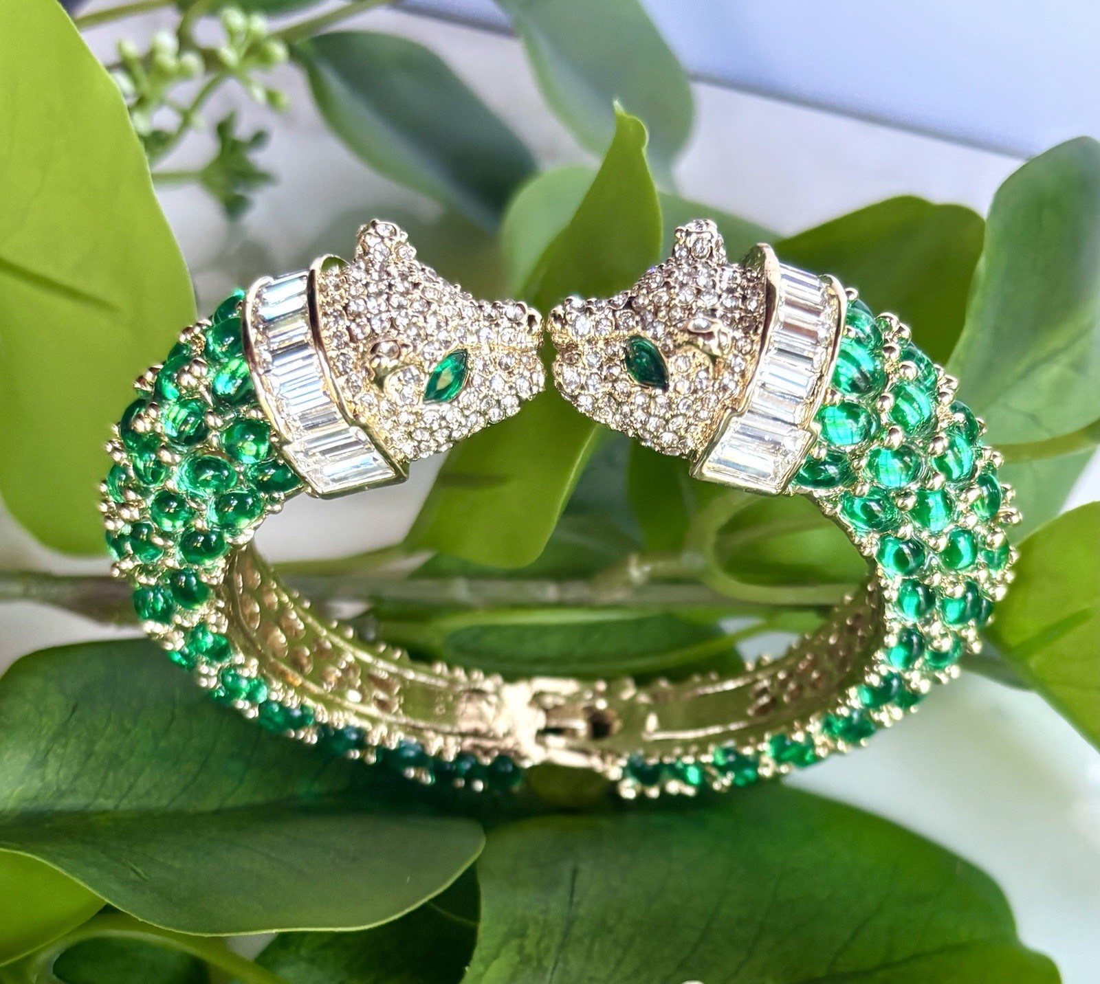 PANTHER FELINE EMERALD GREEN CRYSTALS HINGED CUFF BRACELET GOLD TONE BAGUETTES