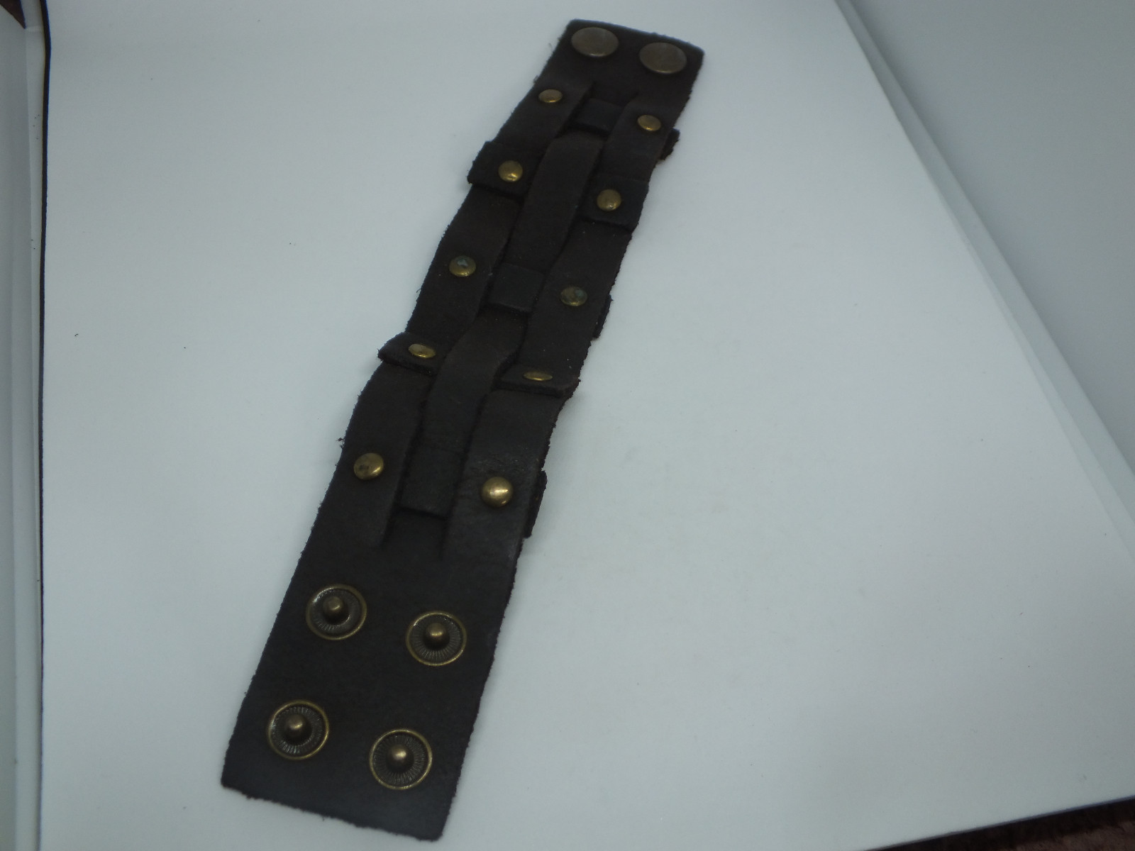 Beautiful Clasp Bracelet Brown Leather Brass Tone Grommets 7 1/2-8″ x 1 1/2″ W