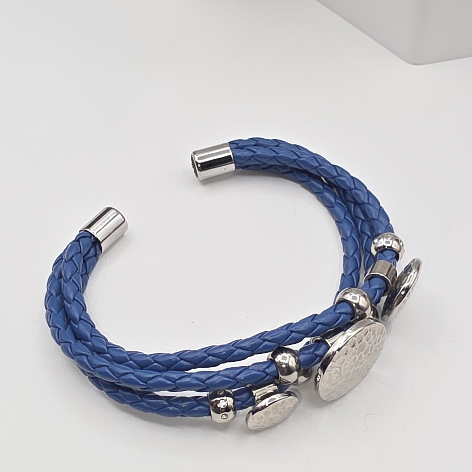 Bracelet Blue Braided Faux Leather Hammered Silver Tone Discs Magnetic 7″