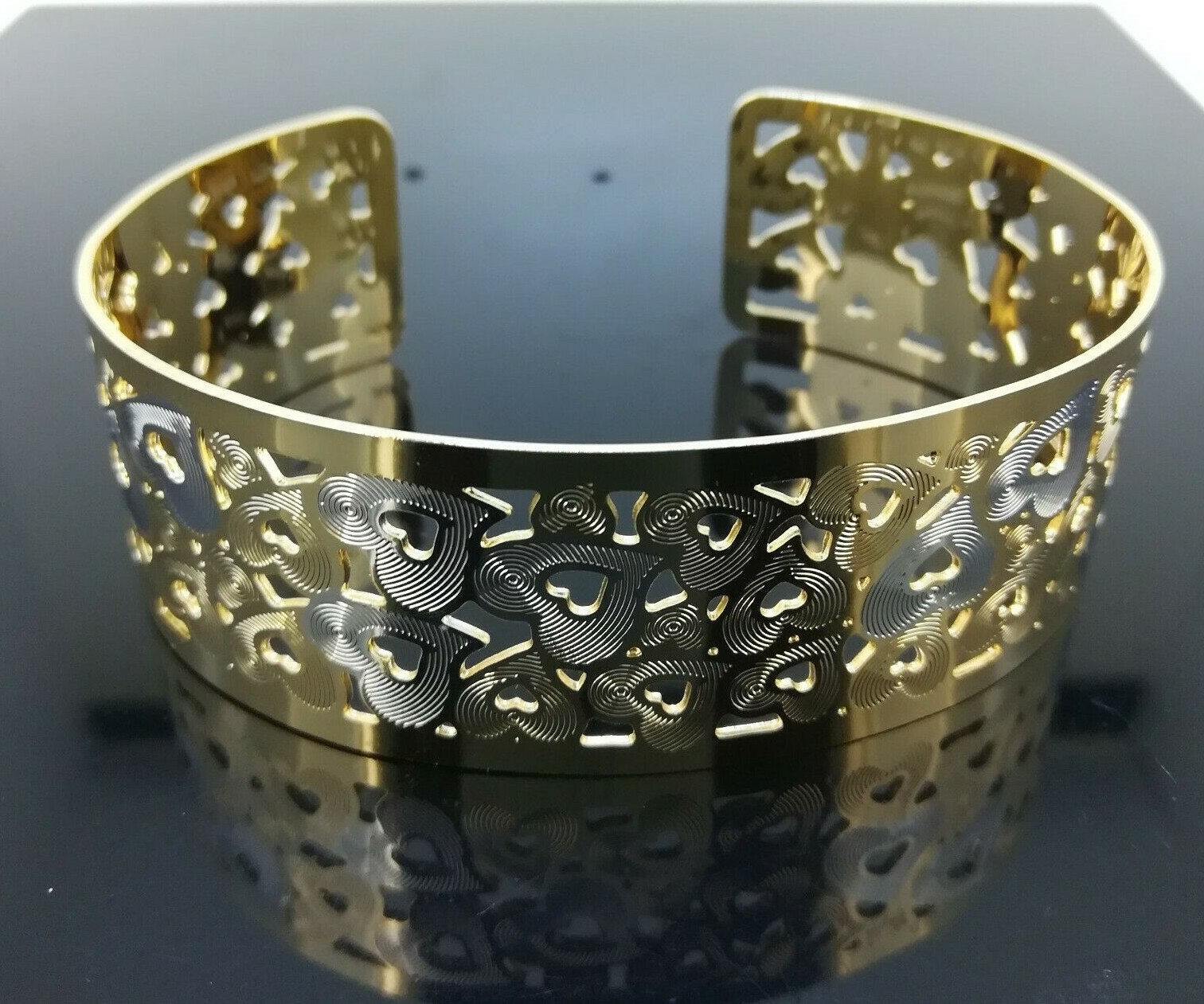 Classic 18ct Yellow/White Gold Filled GF Filigree Heart Bangle Gift BN-A309