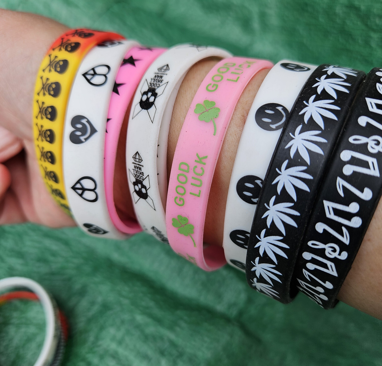 50x Fashion Adult Unisex Patterned Silicone Rubber WristBand Friendship Bracelet
