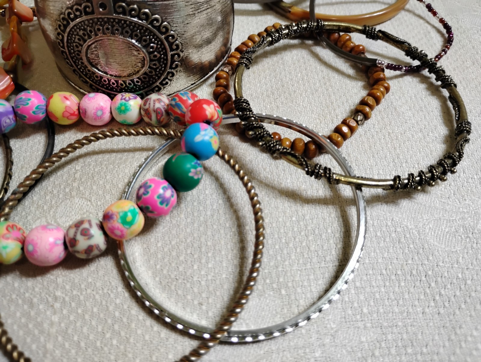 Lot of 16 Multi-Color Mixed Material 2- 2.5″ Diameter Bangle Bracelets