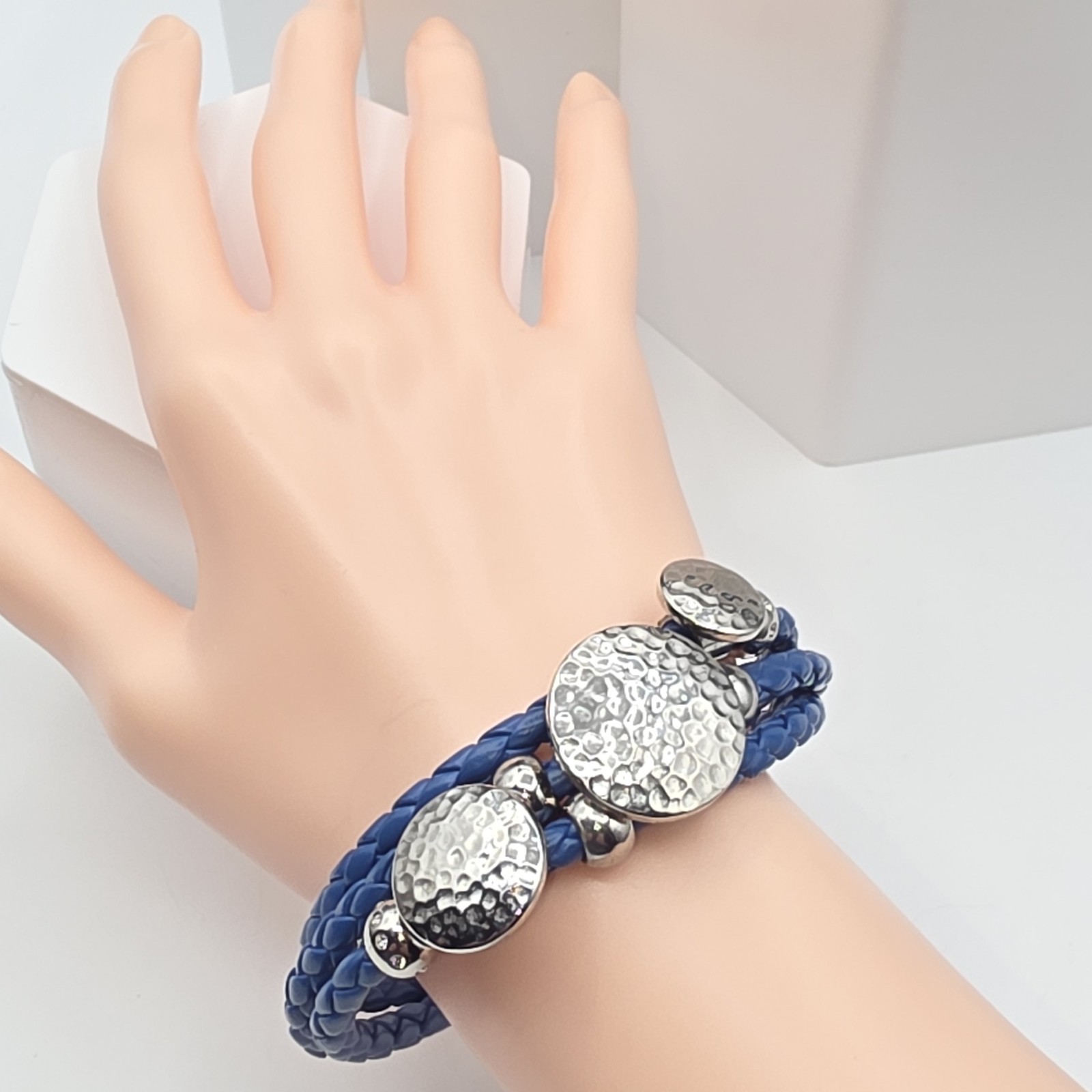Bracelet Blue Braided Faux Leather Hammered Silver Tone Discs Magnetic 7″