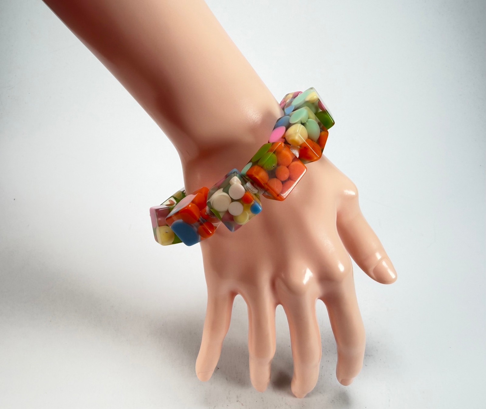 Jackie Brazil “Spots” Spotted Cubes On Elastic Resin Bracelet ( B1284 )