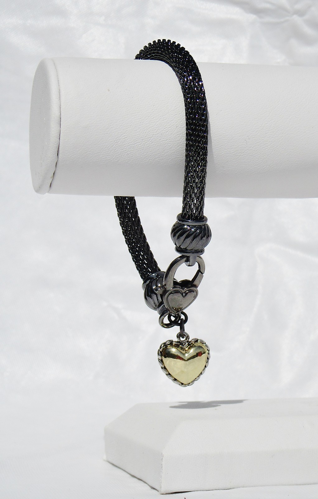 NIB CAROLINE COLLECTION ZINC ALLOY ROPE HEART CHARM BRACELET BY ROMAN 8″ LENGTH