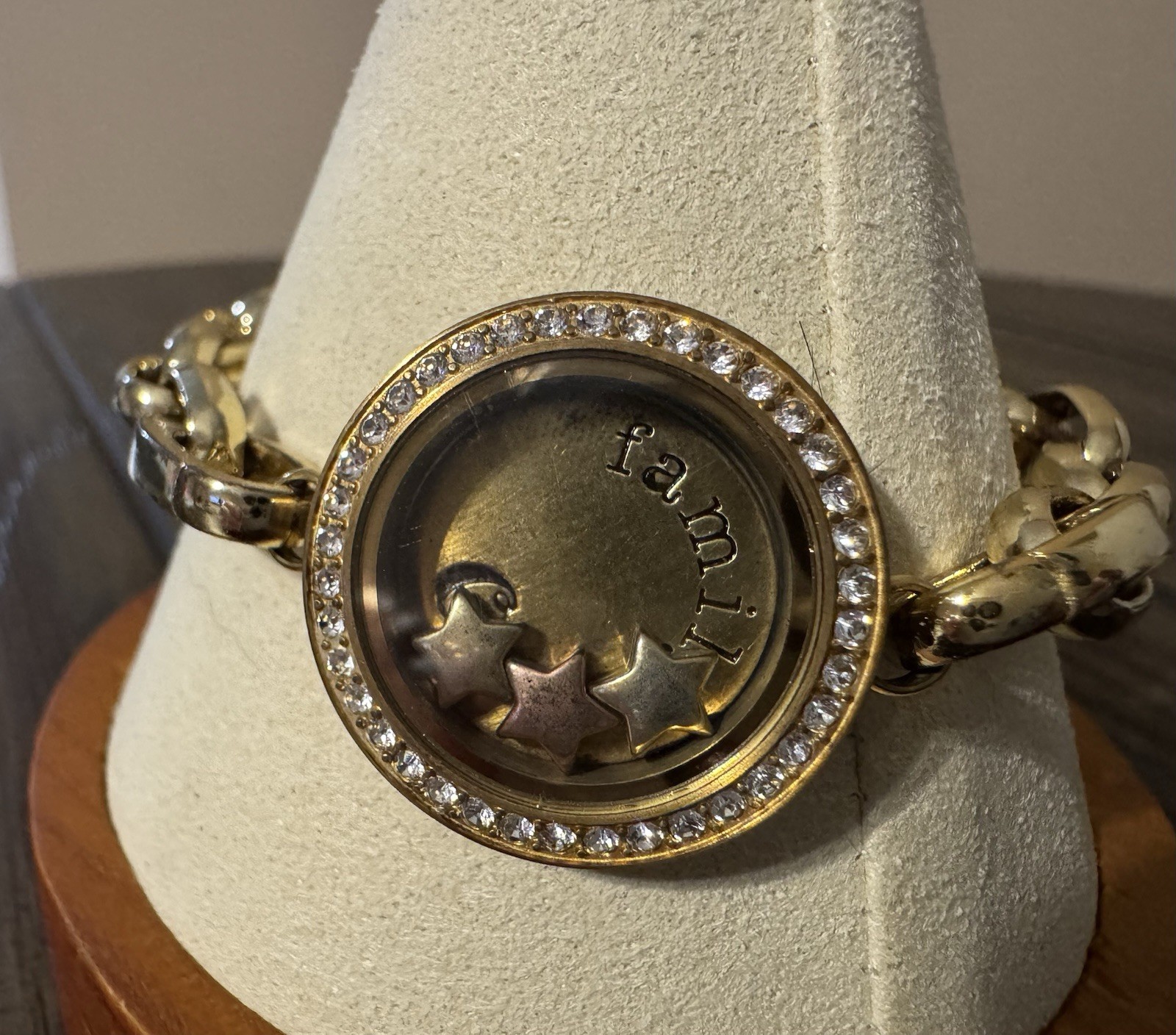 Origami Owl Link Locket Bracelet Gold Tone 7” Includes Plate And 3 Star Charms