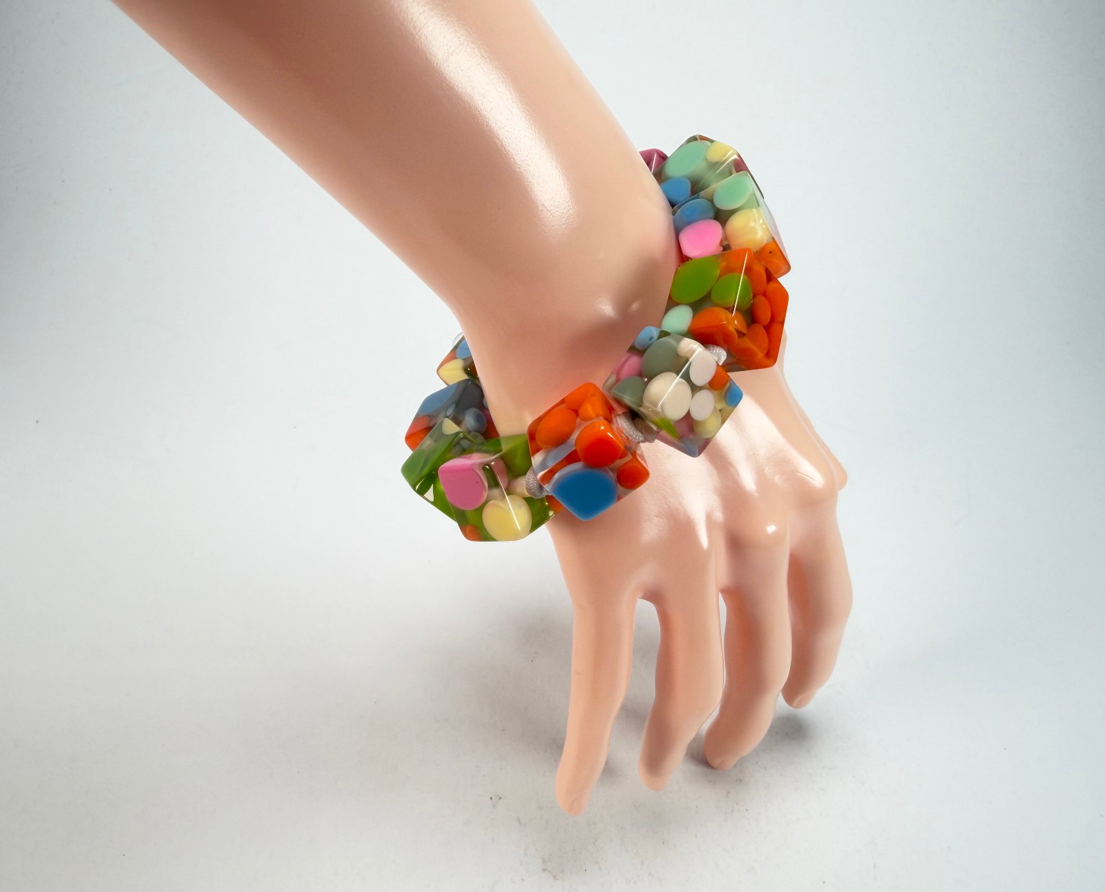 Jackie Brazil “Spots” Spotted Cubes On Elastic Resin Bracelet ( B1284 )
