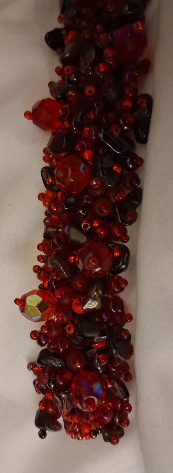 Red Black Beaded Glass Crystal Bracelet Round Faceted Accents Toggle 7 in