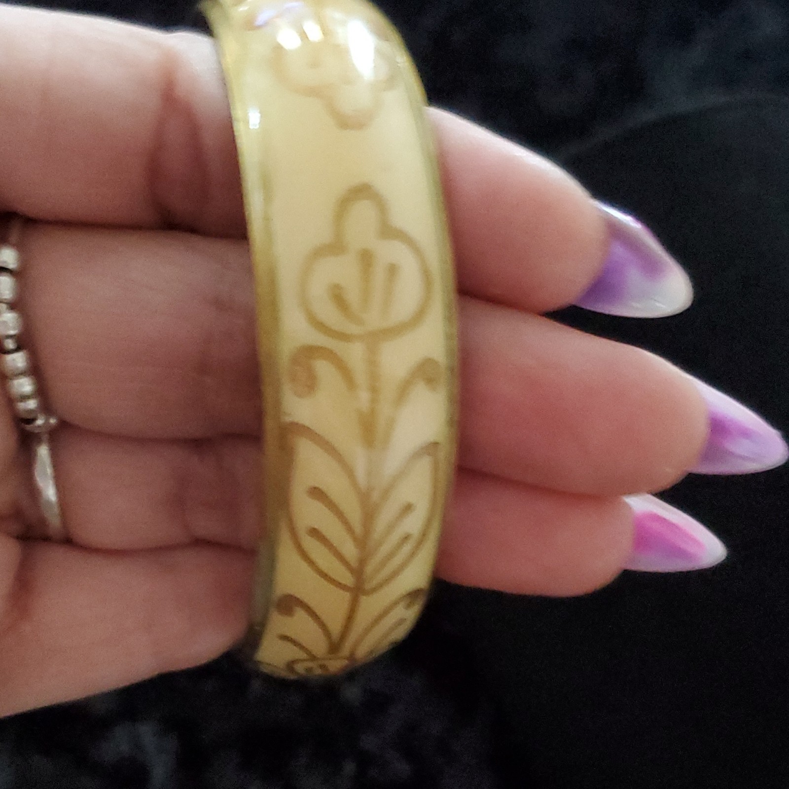 Ivory Gold Tone Floral Scroll Bangle Bracelet Round No Stone Flowers Theme