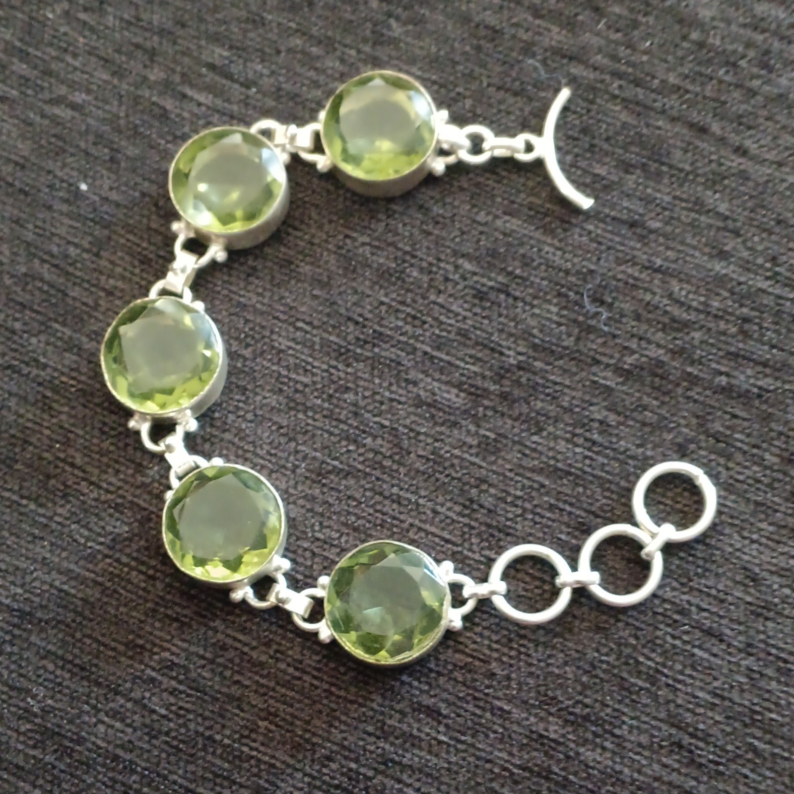 Silver Tone Round Link Chain Bracelet Green Round Bezel Set Stones Toggle
