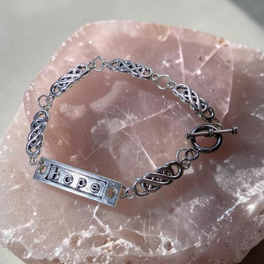 Silver Tone Link Chain Bracelet Engraved “Hope” Rectangle Dangle Toggle