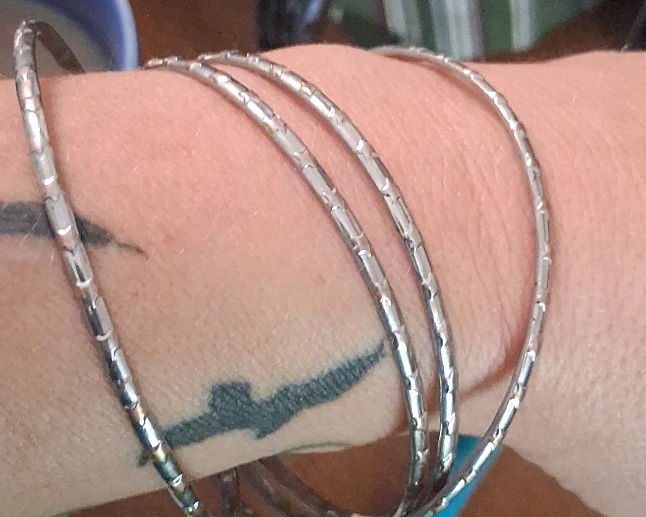 Connected 4 Silver Tone Metal Round Bangle Bracelets – No Stone Set