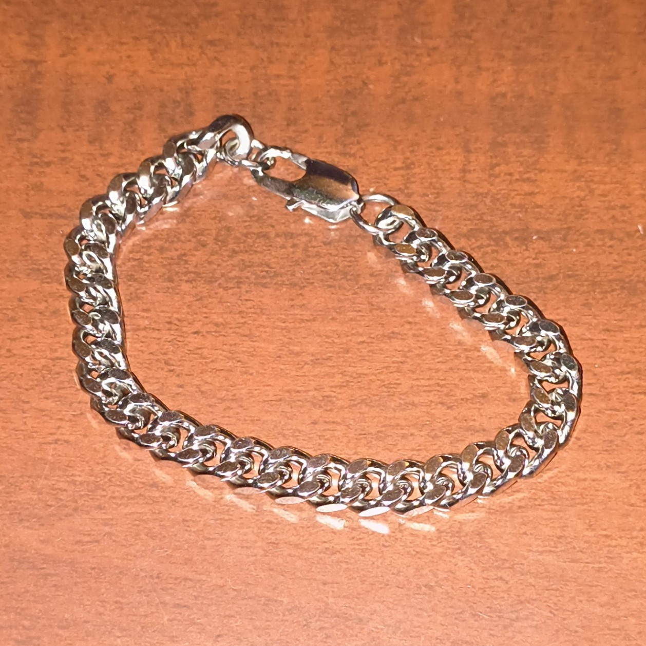 Silver Tone Curb Link Chain Bracelet Lobster Clasp 7 in. No Stone