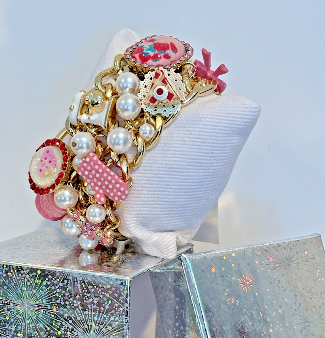 Gorgeous Betsey Johnson Baking Cluster Toggle Bracelet Gold Tone Faux Pearls NEW
