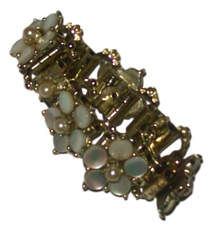 Pearly Flowers Bracelet A24 – 7″ x 0.50″ | 1.7 oz | Estate Find