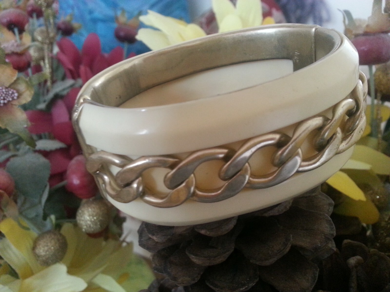 “Monet” Brushed Gold Plated Cream Resin Insets With Curb Chain Hinge *** Bangle