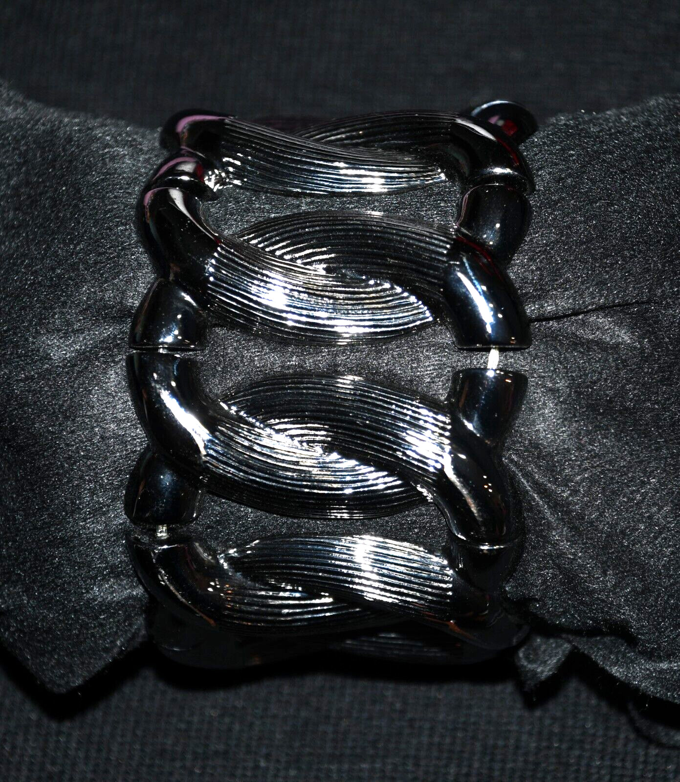 QVC MELANIA BOLD OPEN OVAL GUNMETAL LINK STRETCH BRACELET SIZE LARGE 7AB