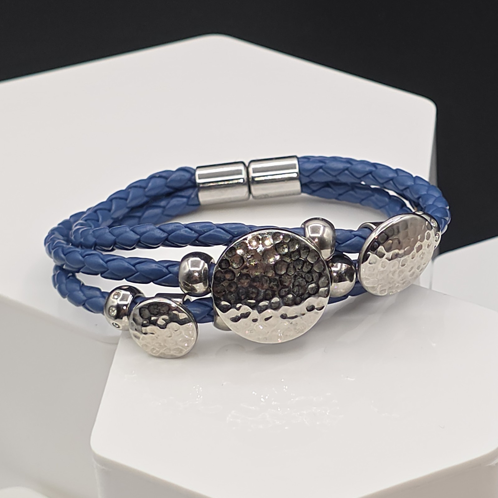 Bracelet Blue Braided Faux Leather Hammered Silver Tone Discs Magnetic 7″