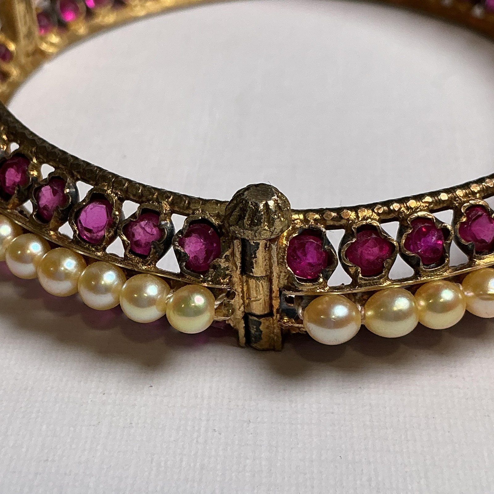Gold Tone Red Glass Pearl Bangle Bracelet Womens 8 In Push Lock Costume Jewelry