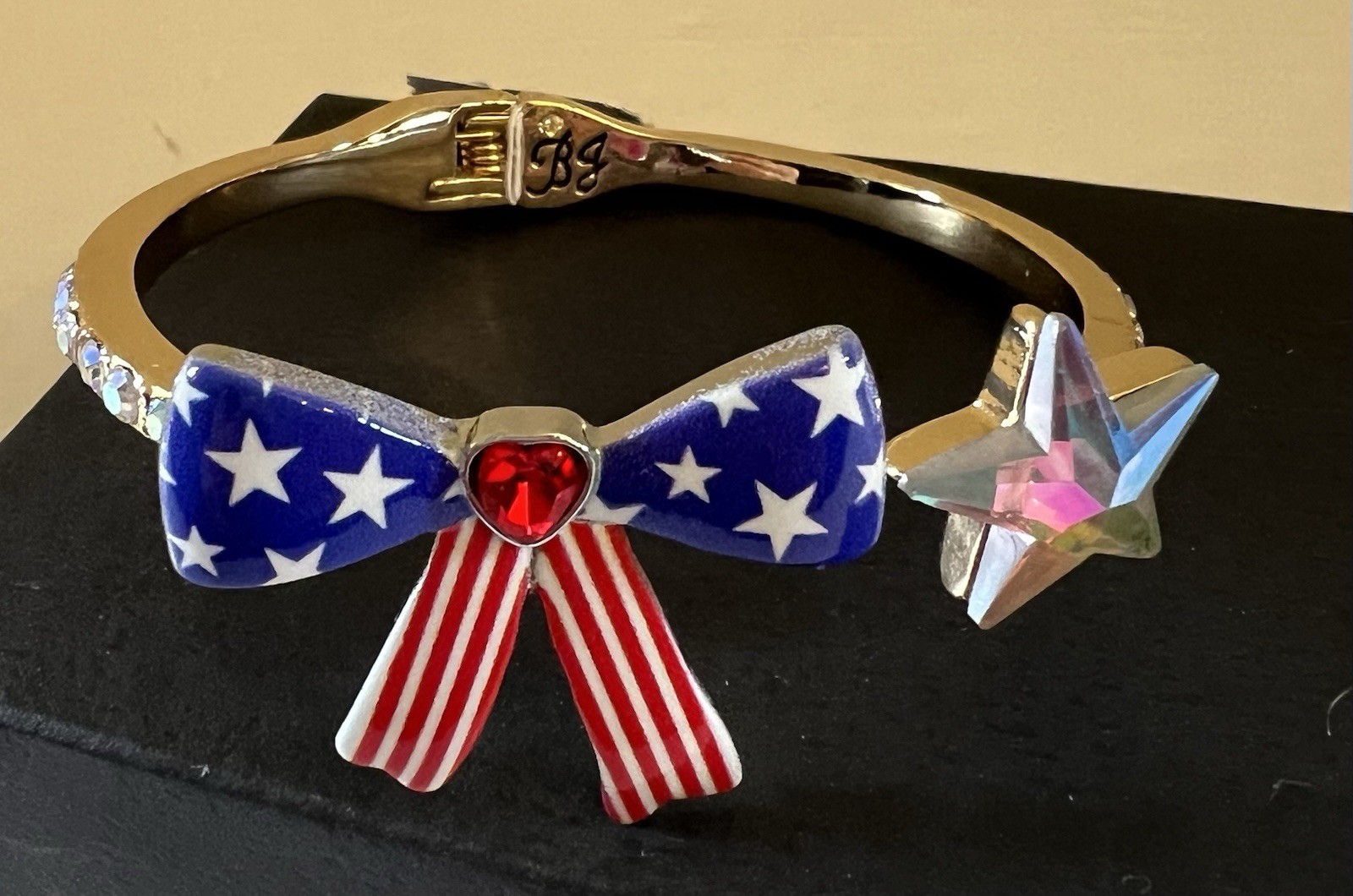 Betsey Johnson Bangle Gold Tone Americana Bow & Star Hing Crystal Accent NWT