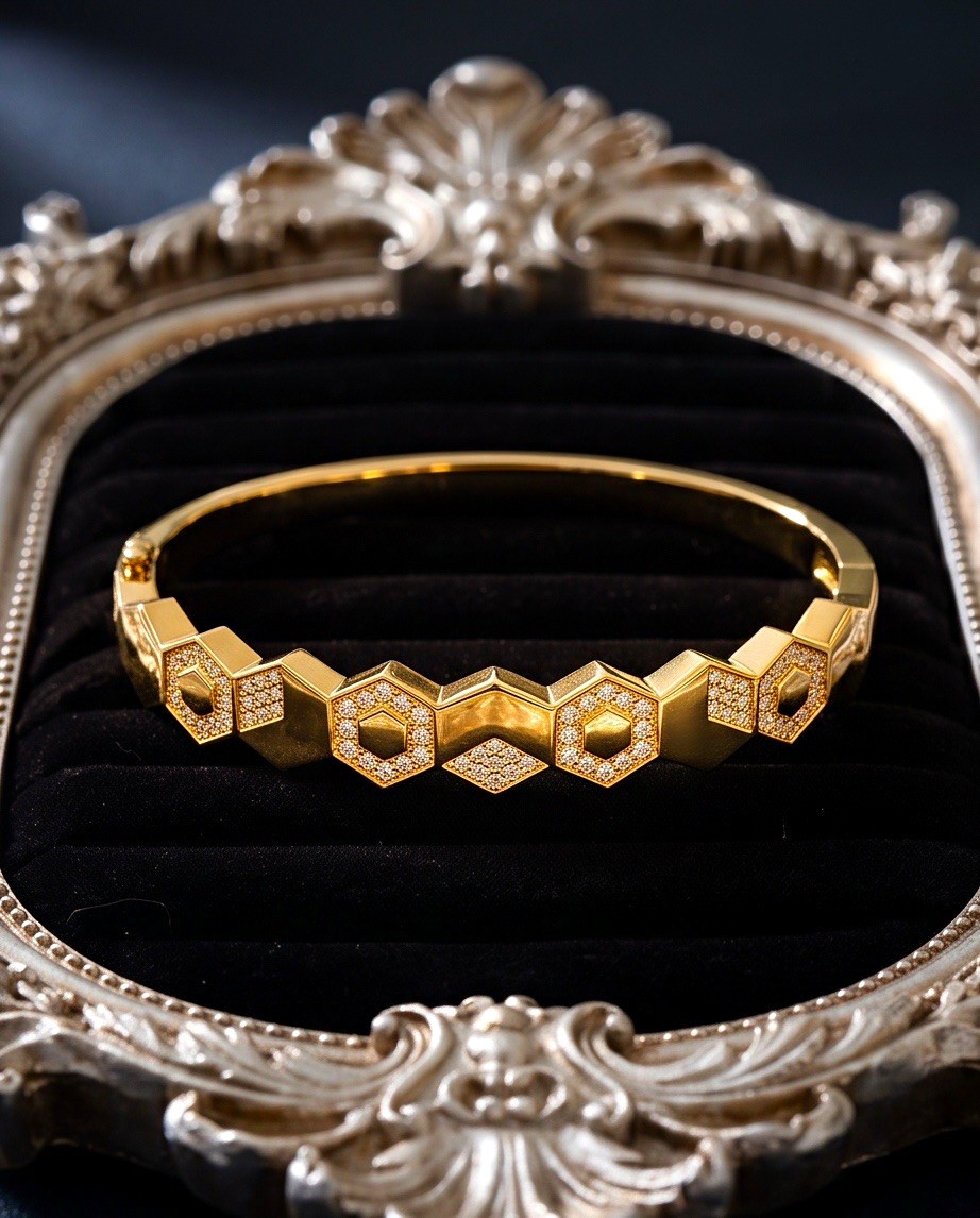 Elegant 14K Gold Honeycomb Cubic Zirconia Bangle (7 in)