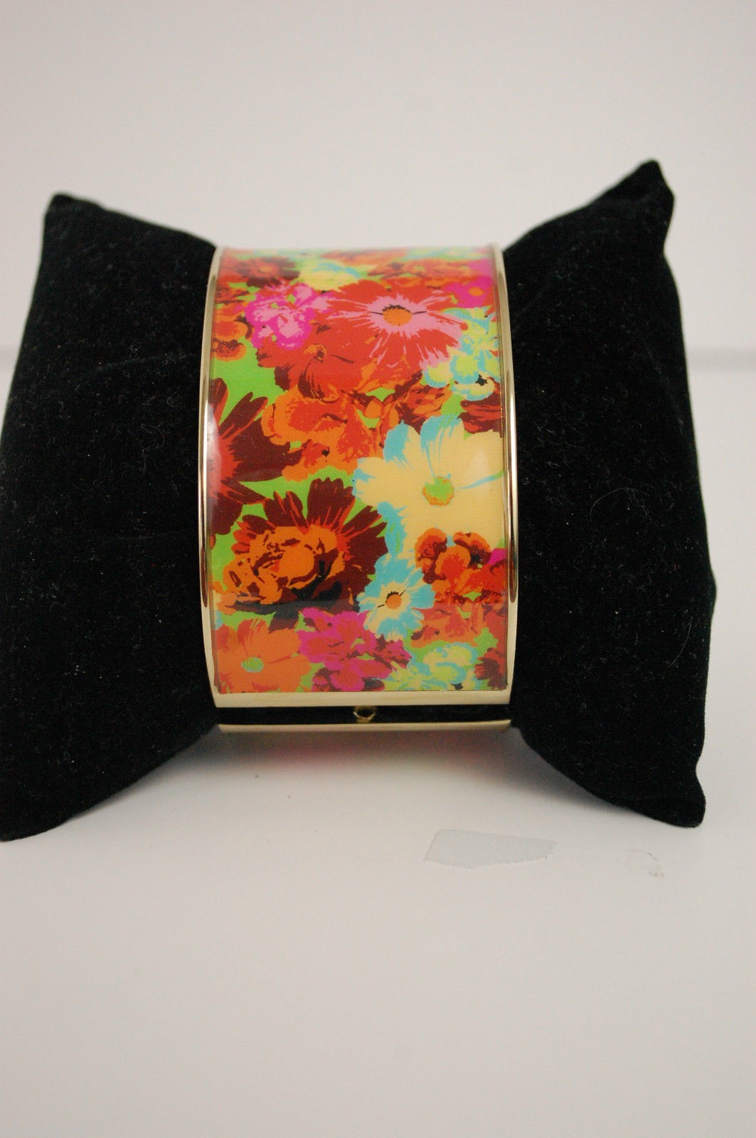New in Box Brasil Two-Sided Floral or Leaf Hard Hinged Bangle Bracelet MSRP $32