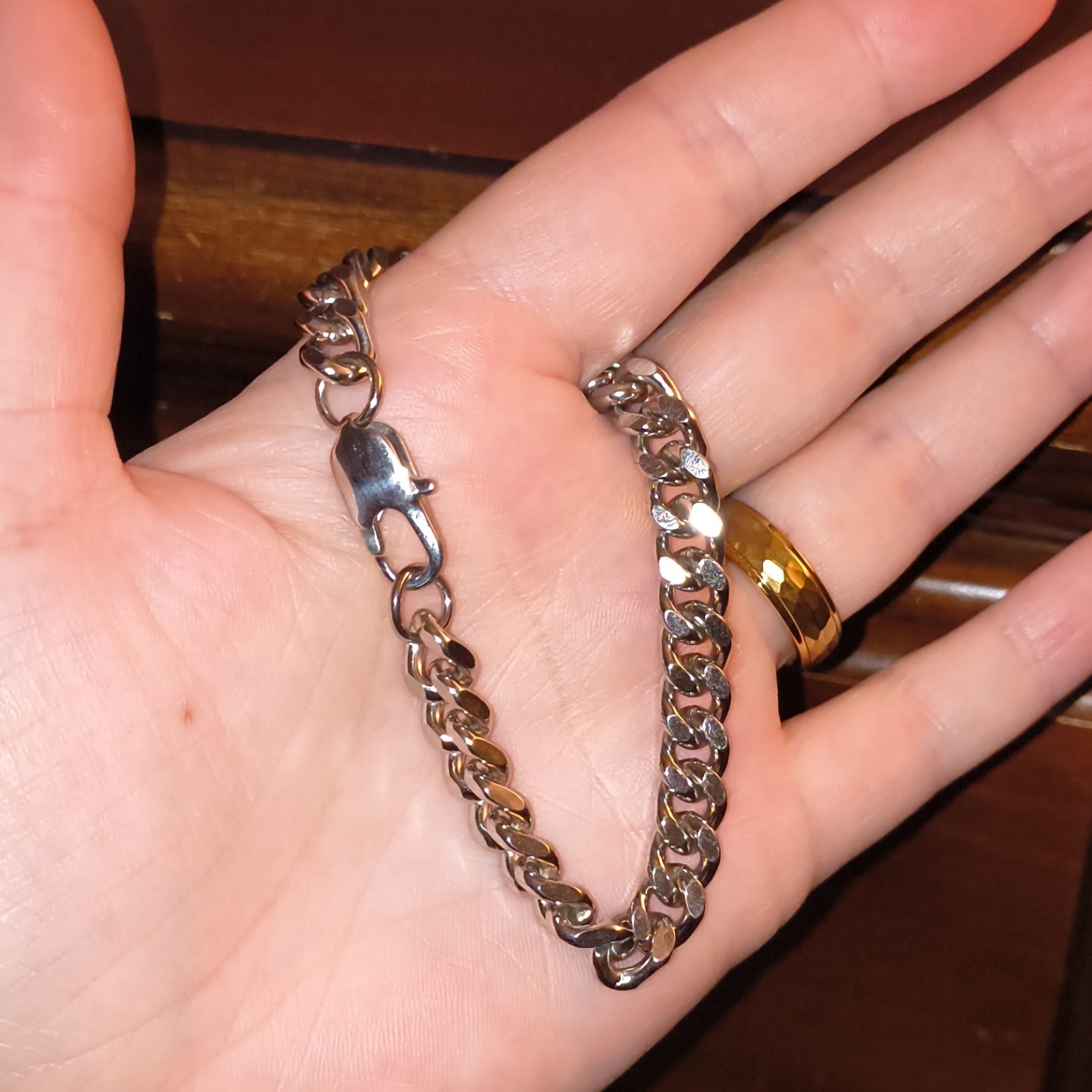Silver Tone Curb Link Chain Bracelet Lobster Clasp 7 in. No Stone