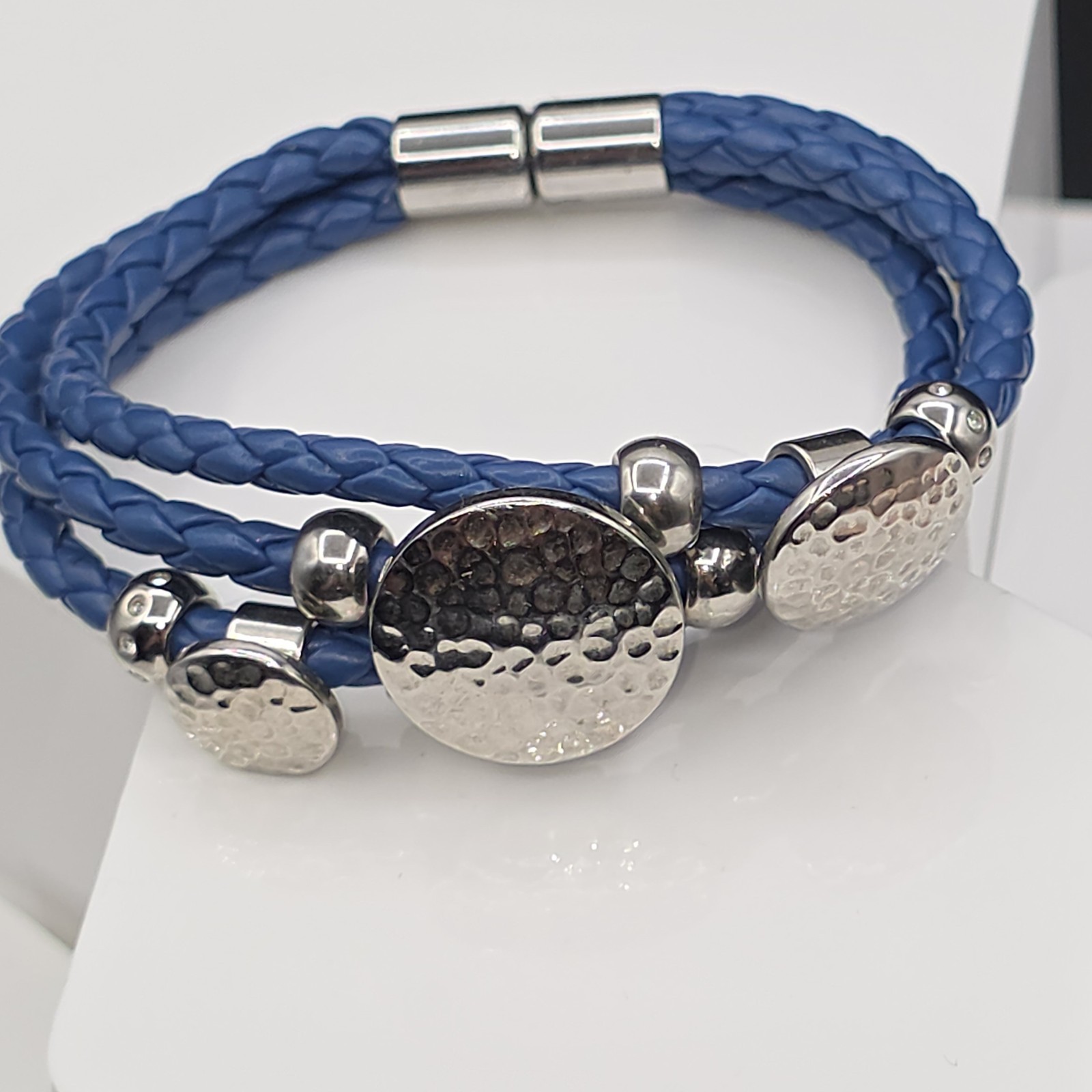 Bracelet Blue Braided Faux Leather Hammered Silver Tone Discs Magnetic 7″
