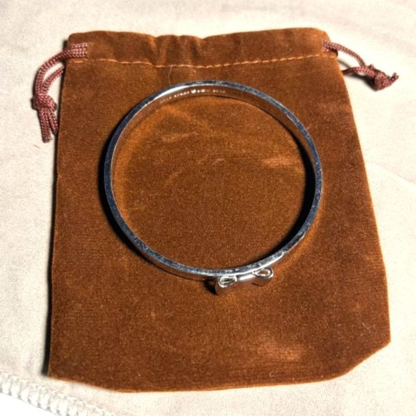 Kate Spade New York Silver Plated Take A Bow Slip On Bangle Bracelet Jewelry