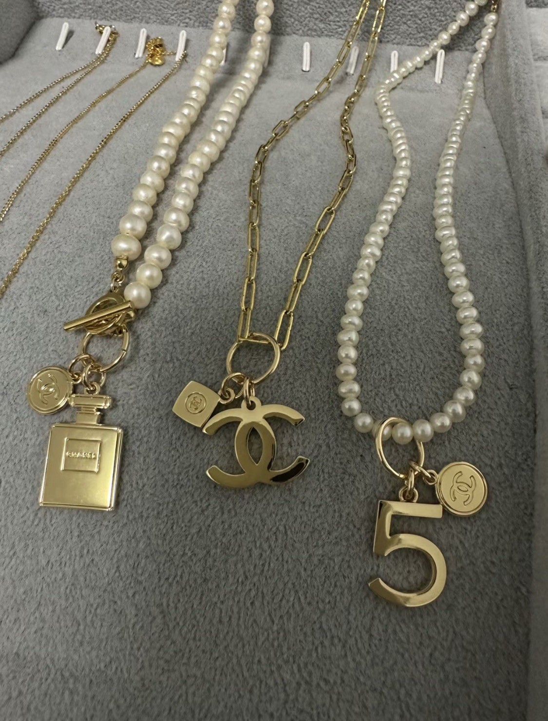 Rare (1) CHANEL Beauty 2023 VIP Gift “Chanel” Logo Gold Novelty Charm Pendant