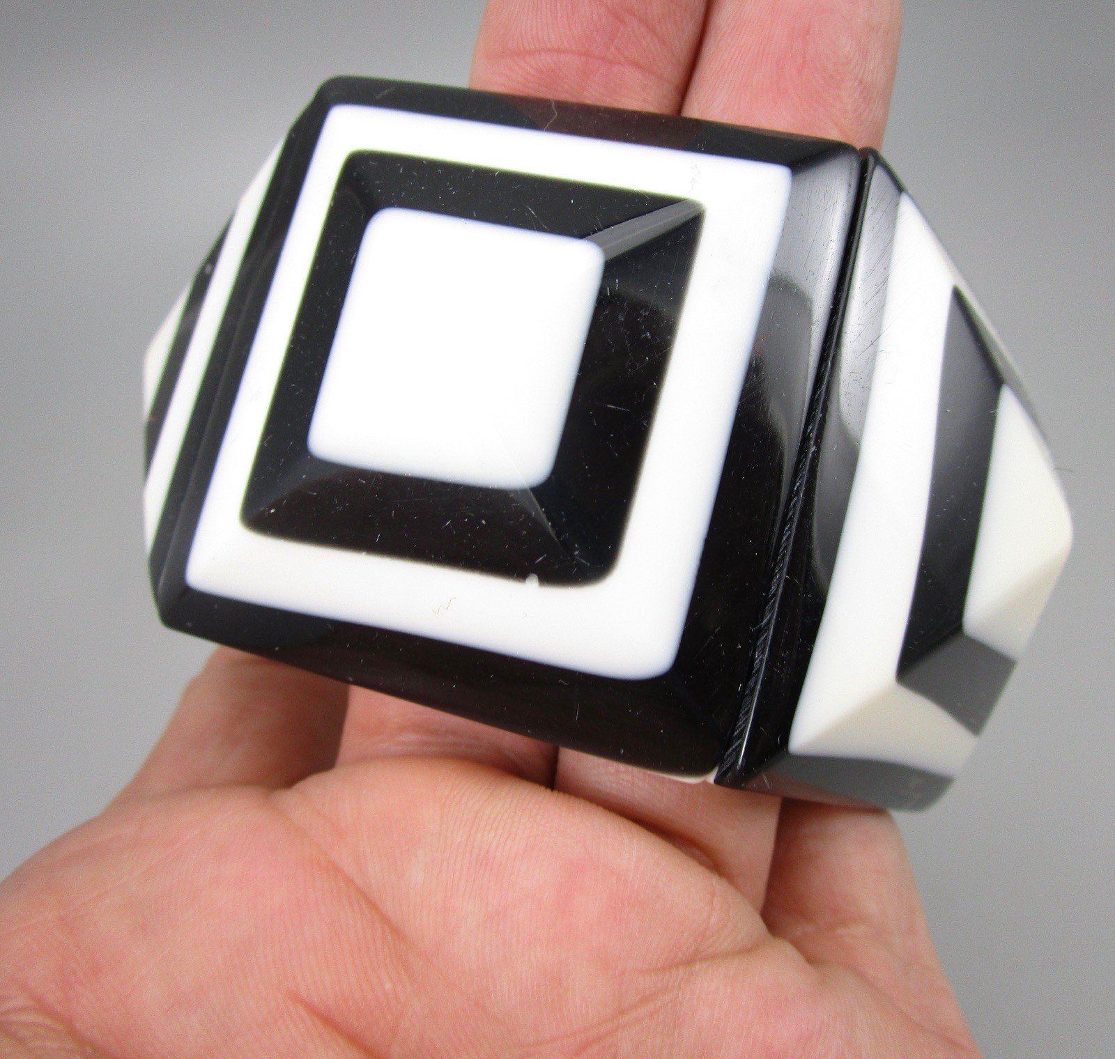 MARION GODART BLACK & WHITE SQUARE PANEL RESIN STRETCH BRACELET