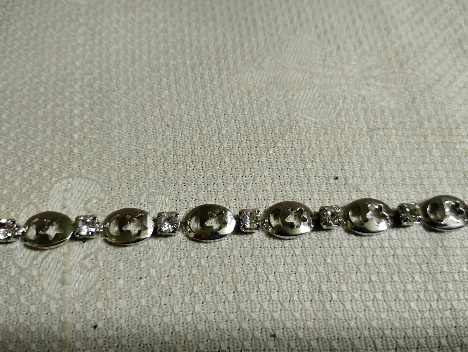 ST Metal Clear Crystal Inset Star & Crescent Moon Pierced Oval Link 6.5″Bracelet