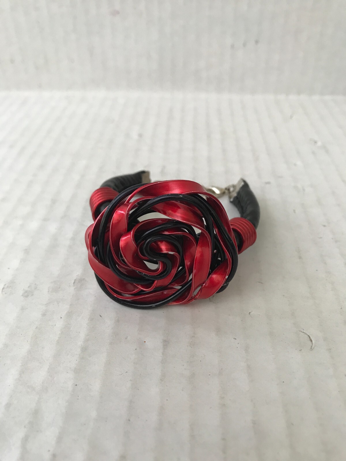 UNUSUAL ENAMEL OVER METAL RED AND BLACK ROSE FLOWER BRACELET