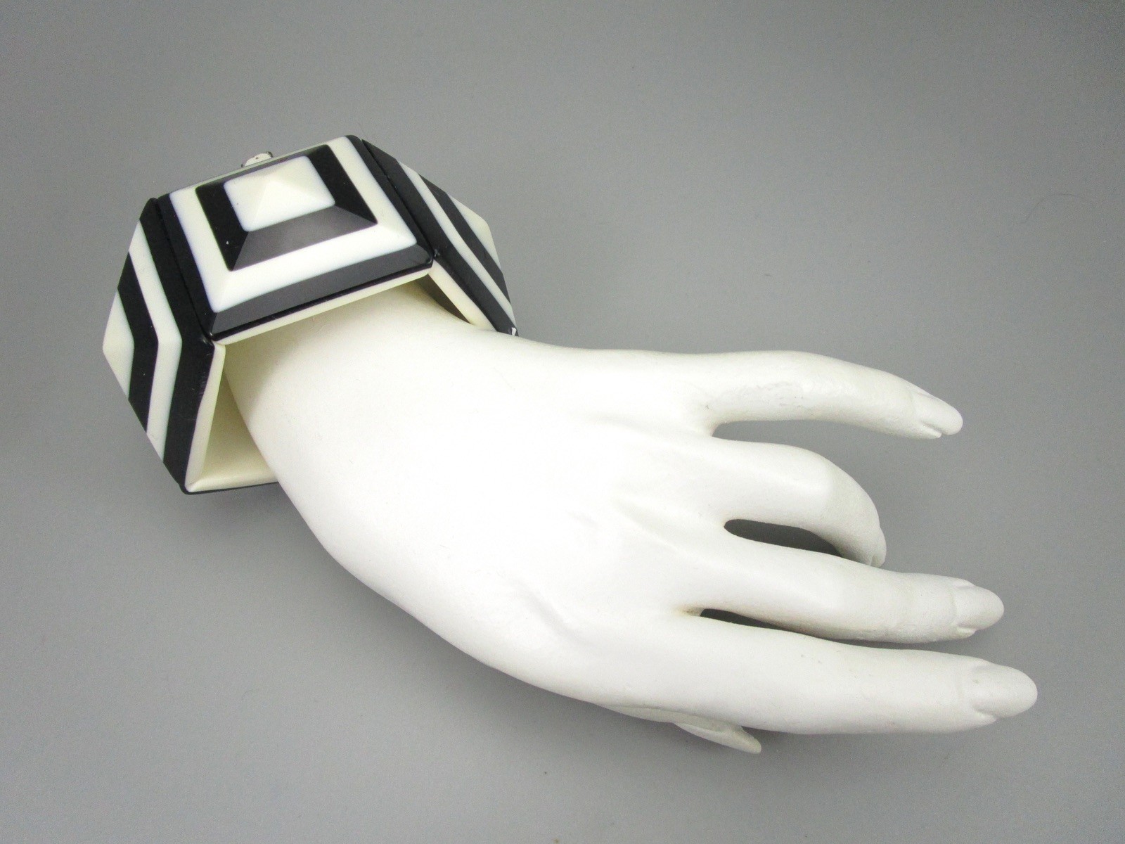 MARION GODART BLACK & WHITE SQUARE PANEL RESIN STRETCH BRACELET