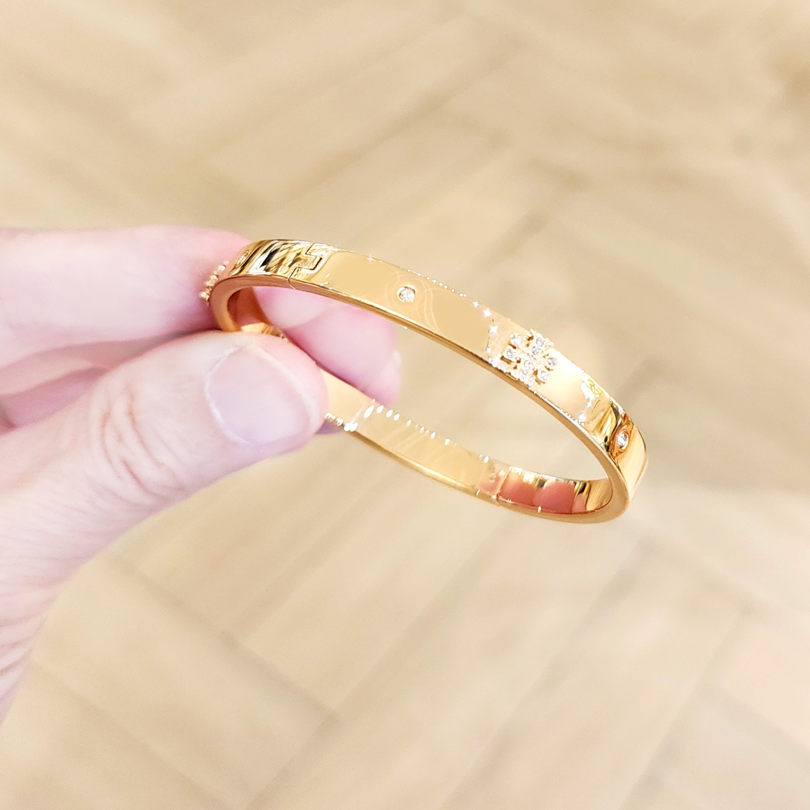 Authentic Tory Burch 18K Gold Plated Pave Logo Hinge Bangle Cuff Bracelet 164157