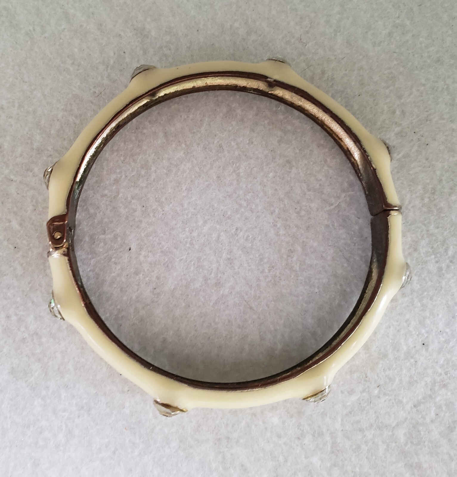 Premier Designs “Creme Brule” Ivory Enamel Goldtone Hinged Clamper Bracelet 7″