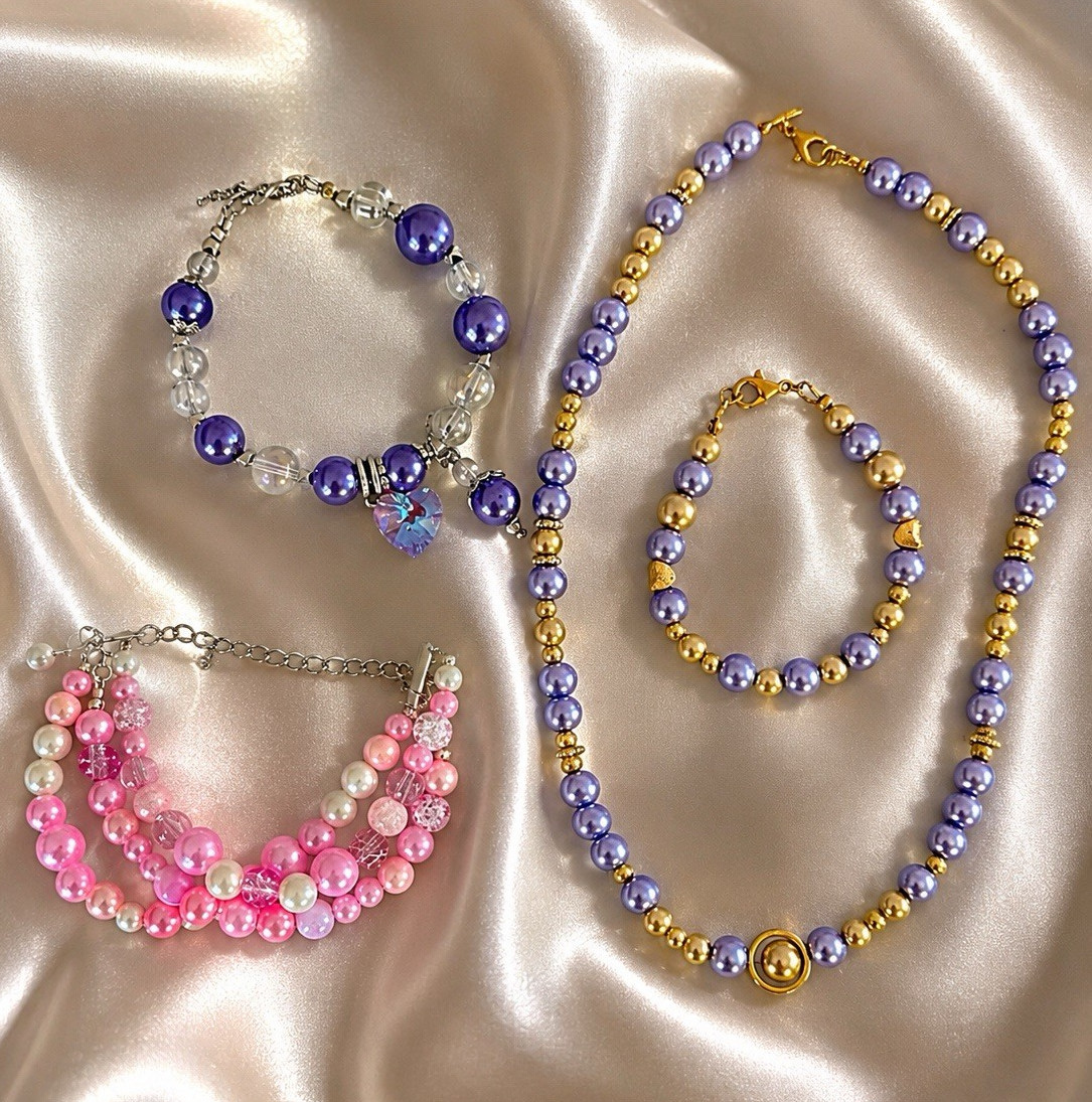 Lot of 4 Beaded Dangle Charm Bracelets Purple Gold Pink Adjustable Lobster