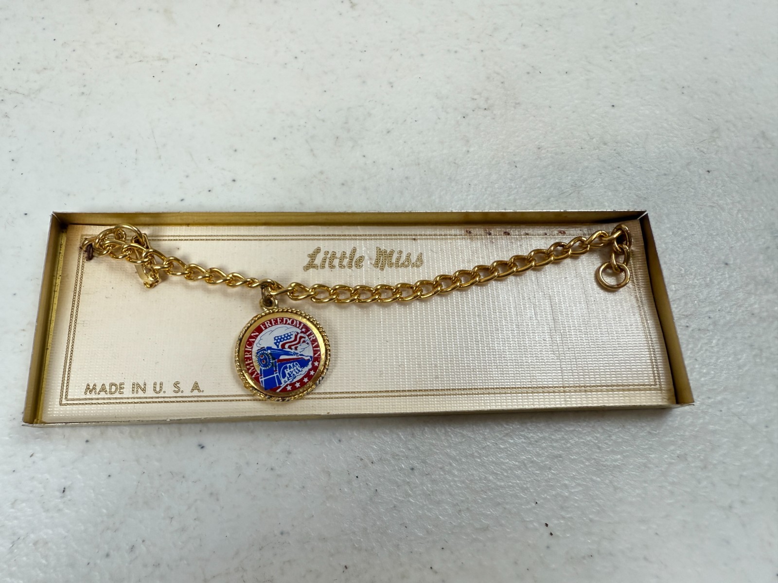 Vintage American Freedom Train Logo Round Gold Tone Charm Bracelet Clasp 6″